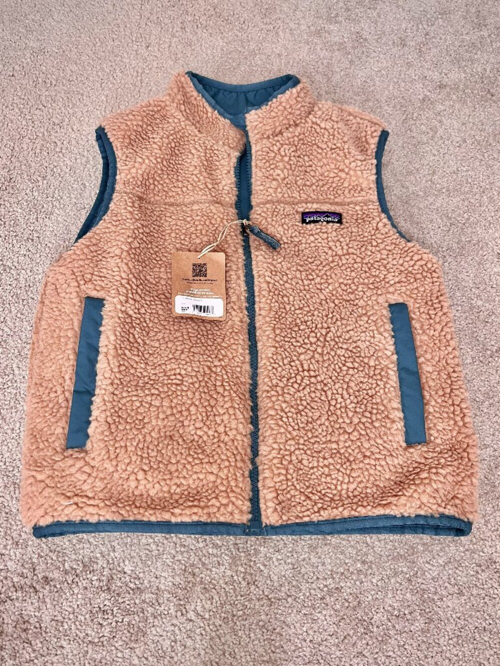 Patagonia Kids' Reversible Ready Freddy Vest in Cascade Green Size 7-8